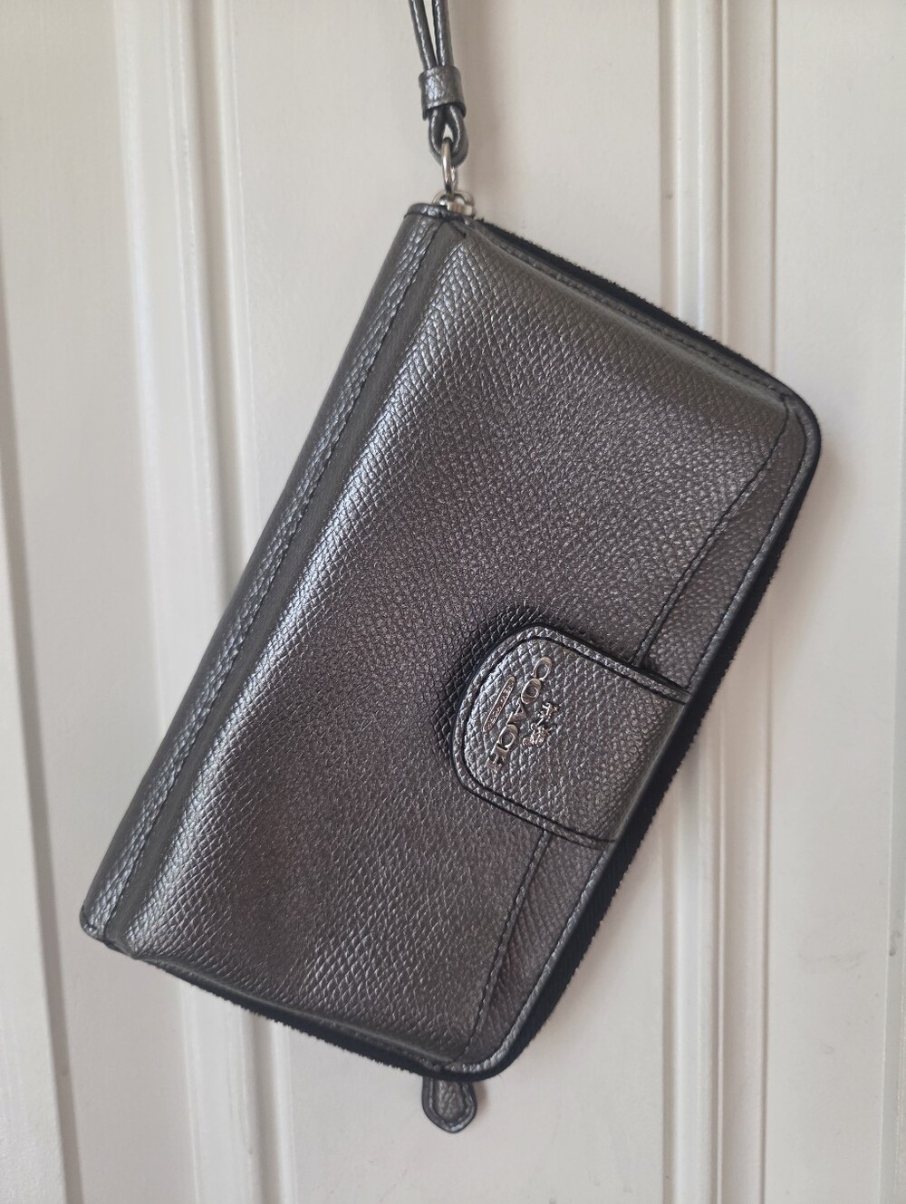 Coach Leather Metallic Silver Gray Wallet/ Phone Case/wristlet.🩶
